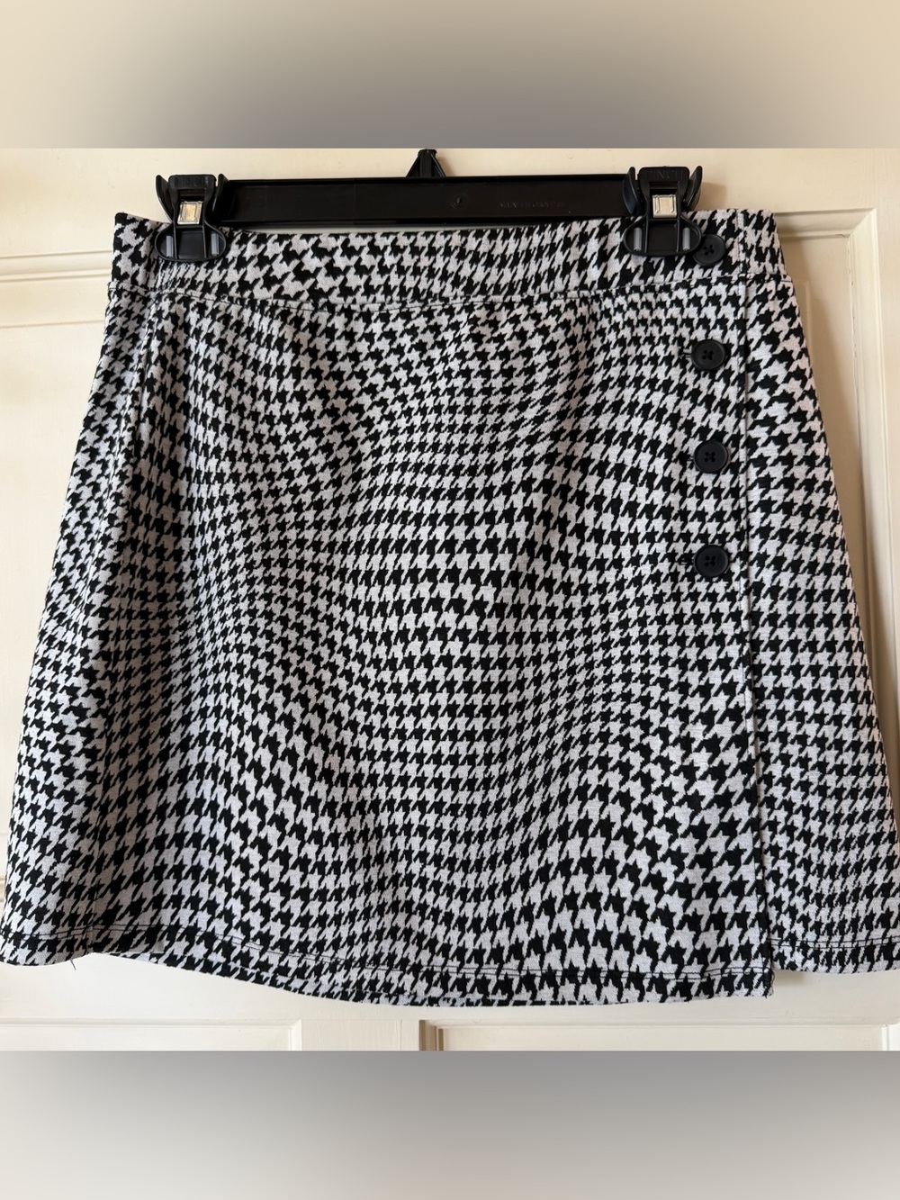 SO‎ Black & White Houndstooth A-Line Mini Skirt with Side Buttons - Sz M
